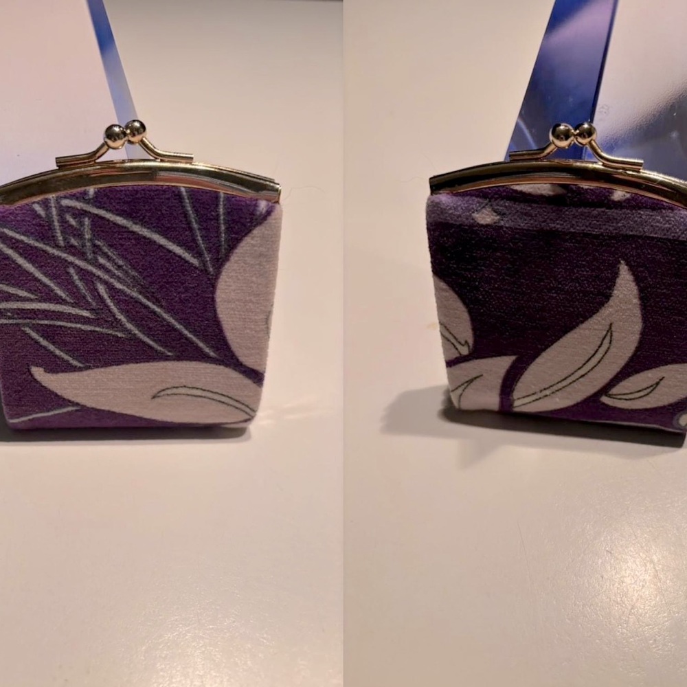 S O L D 1960s Emilio Pucci vintage velvet kisslock change purse coin case . RARE